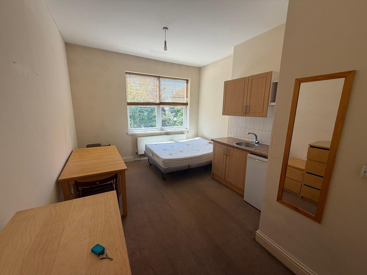 Flat Redbourne Avenue in Greater London