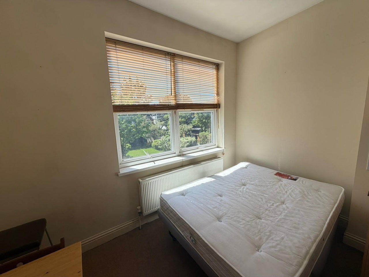 Flat Redbourne Avenue in Greater London