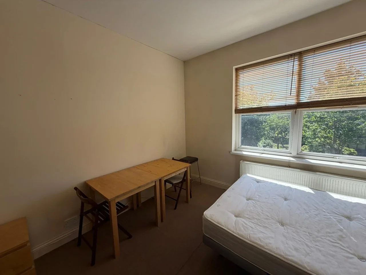 Flat Redbourne Avenue in Greater London