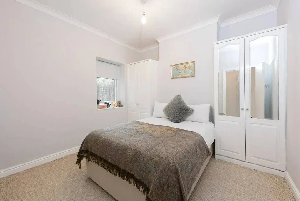 Flat Clyde Road in Greater London