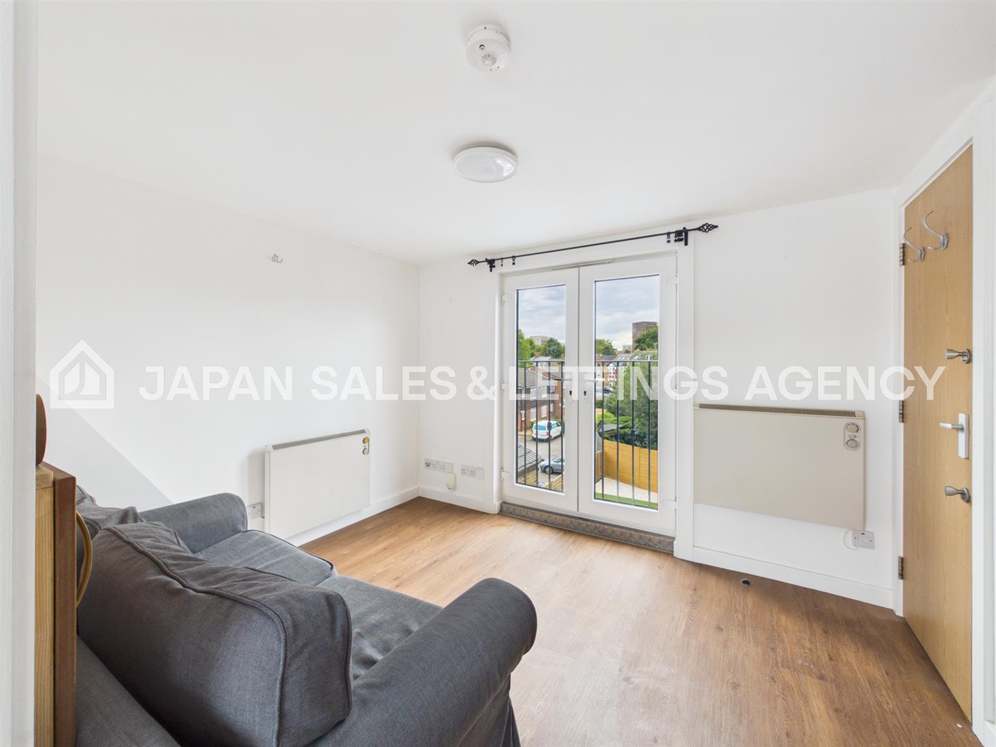 Flat Winchester Street in Greater London