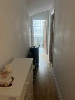 Flat Tooley Street in Greater London
