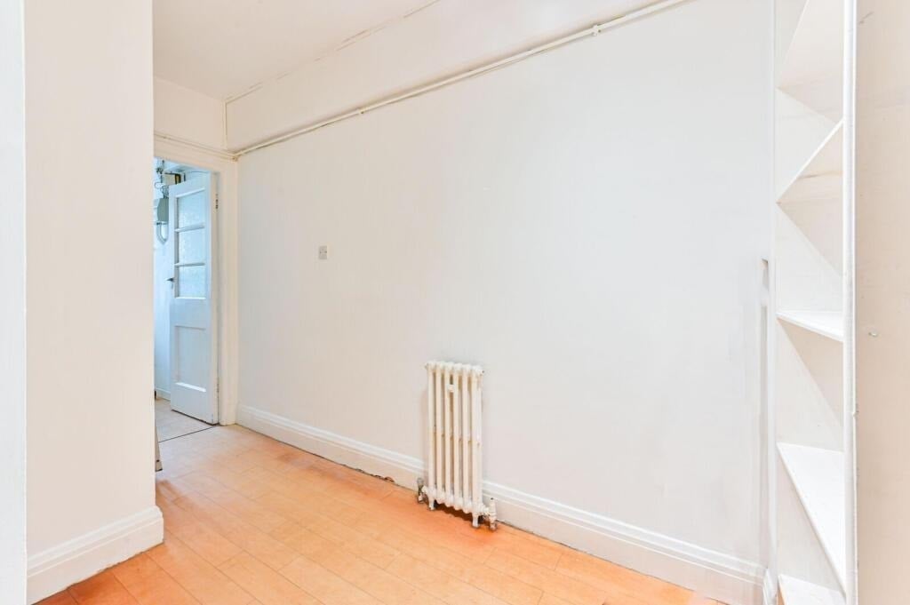 Flat Old Brompton Road in Greater London