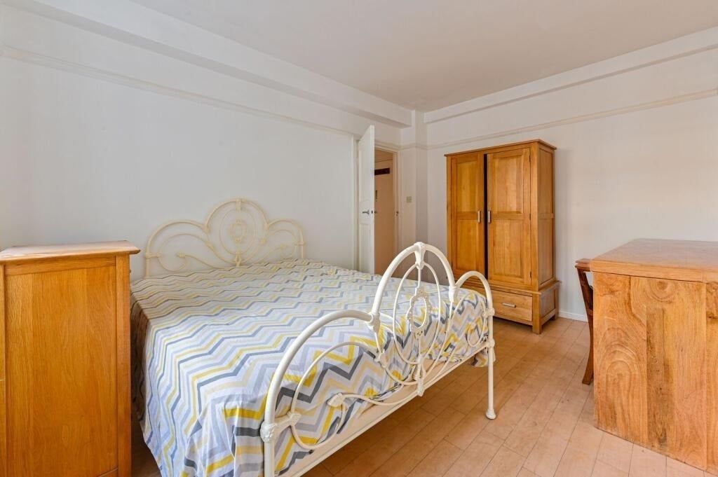 Flat Old Brompton Road in Greater London