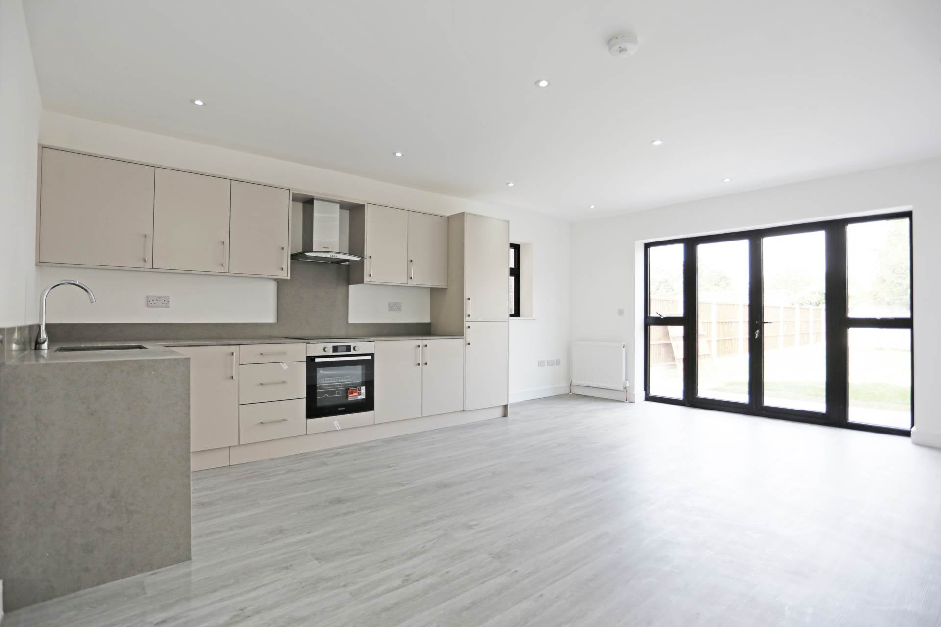House Edmund Road in Greater London