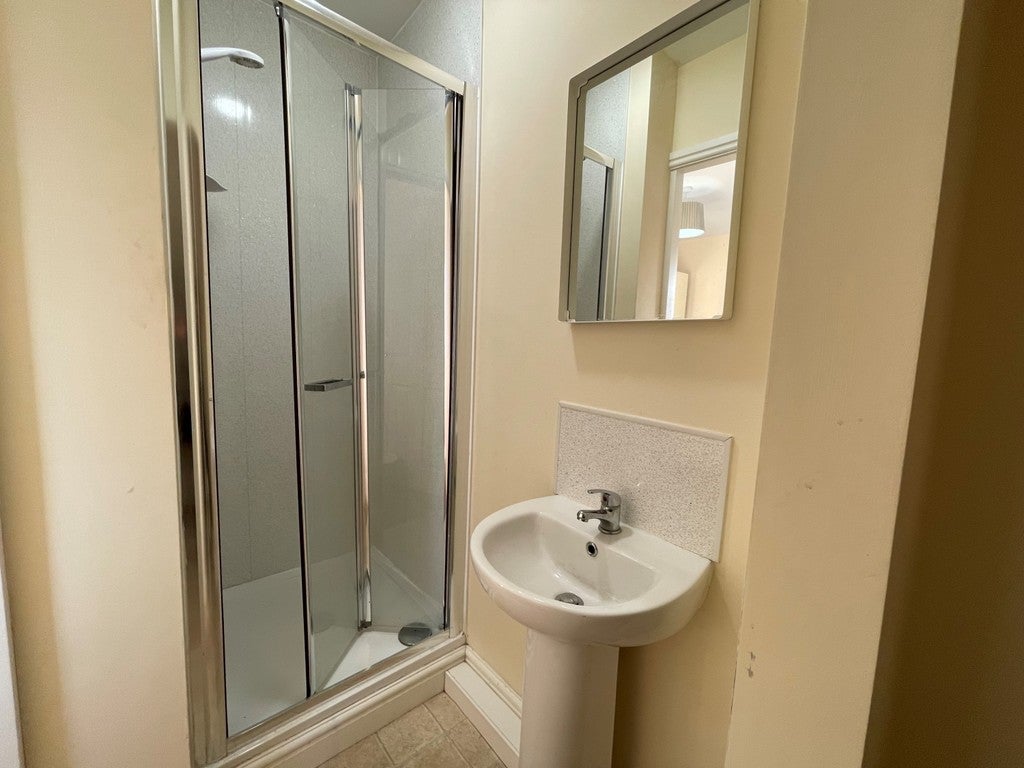 Room Grove Mount in Wakefield