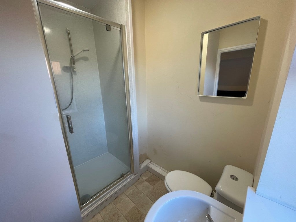 Room Grove Mount in Wakefield