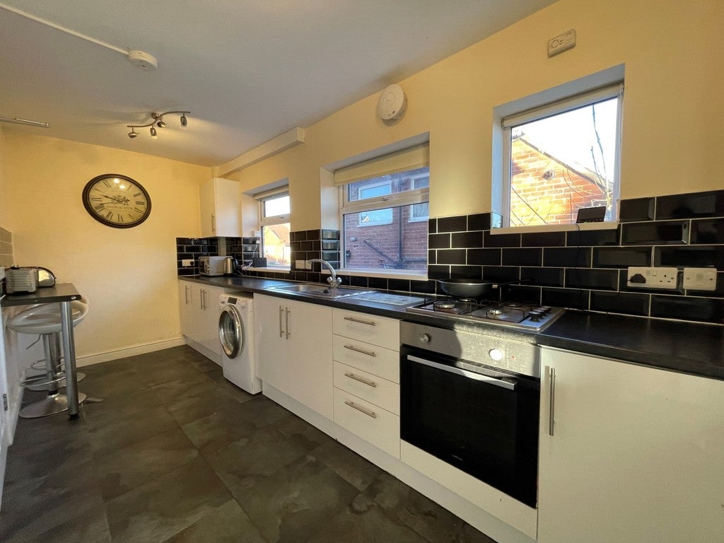 Room Grove Mount in Wakefield