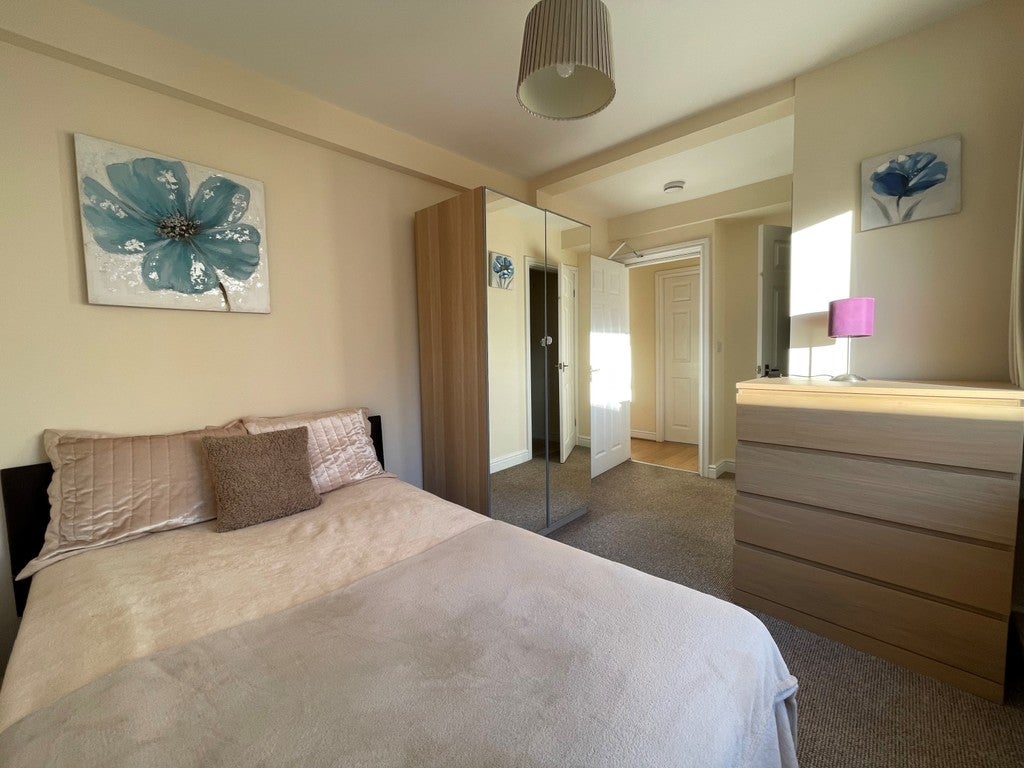 Room Grove Mount in Wakefield