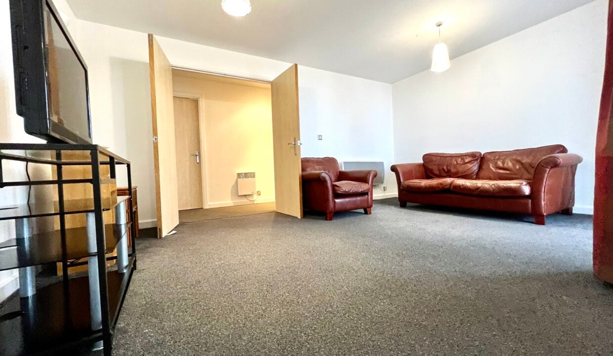 Flat Gordon Gardens in Swindon