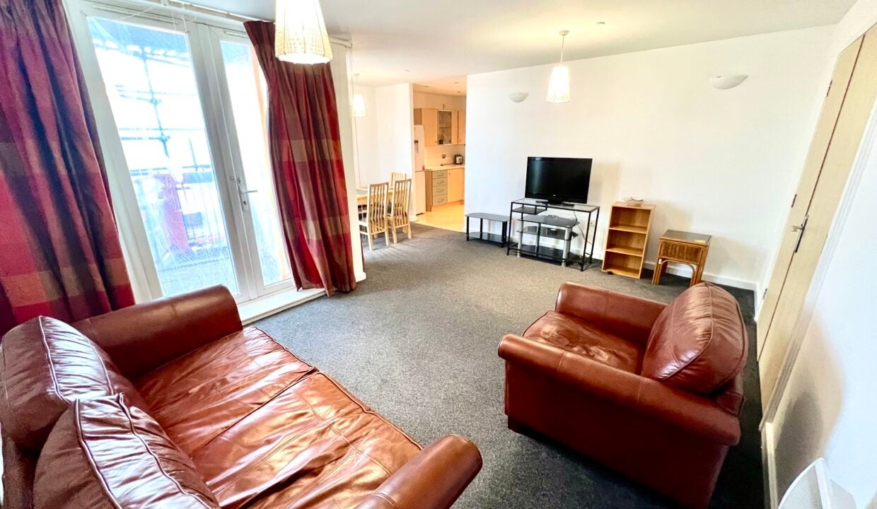 Flat Gordon Gardens in Swindon