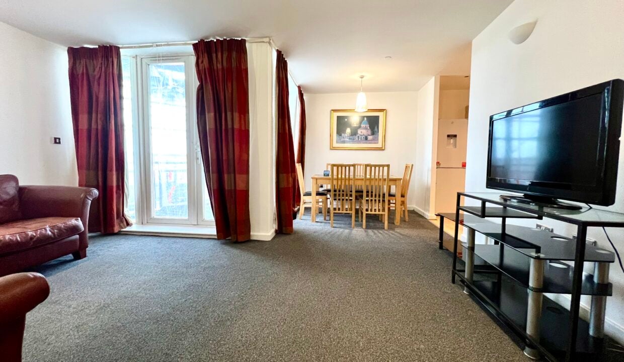 Flat Gordon Gardens in Swindon