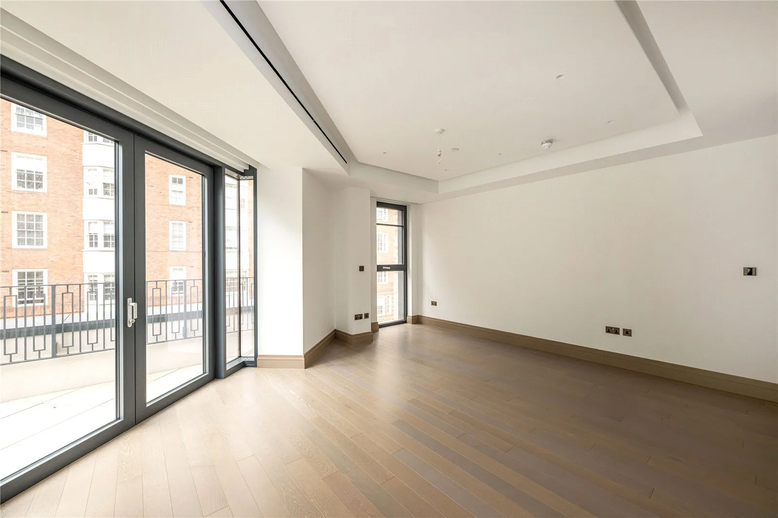 Flat Draycott Avenue in Greater London