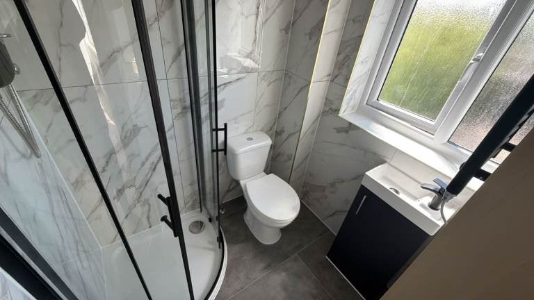 Flat Hook Rise South in Greater London