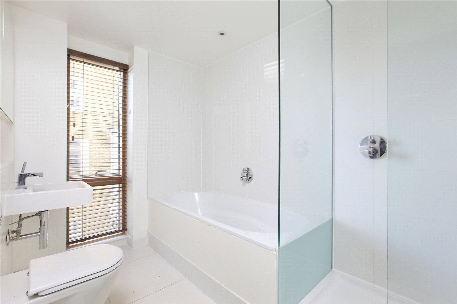 Flat Grafton Square in Greater London