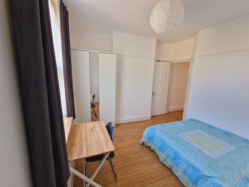 Room Mount Pleasant Road in Greater London