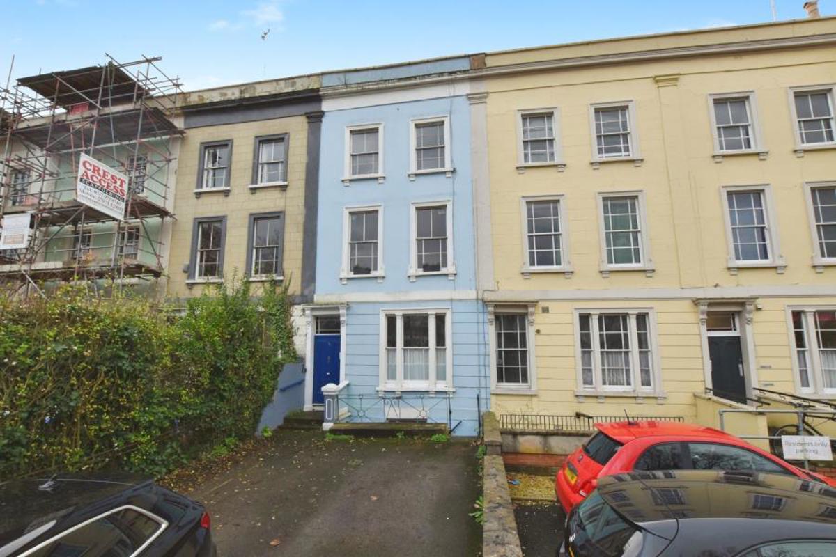 Flat Coronation Road in Bristol