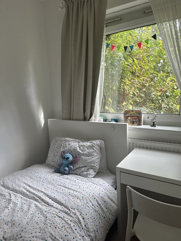 Room Patrick Connolly Gardens in Greater London