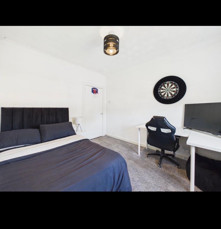 Room Crofton Avenue in Glasgow