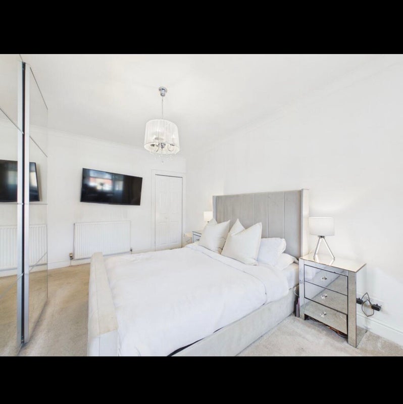 Room Crofton Avenue in Glasgow