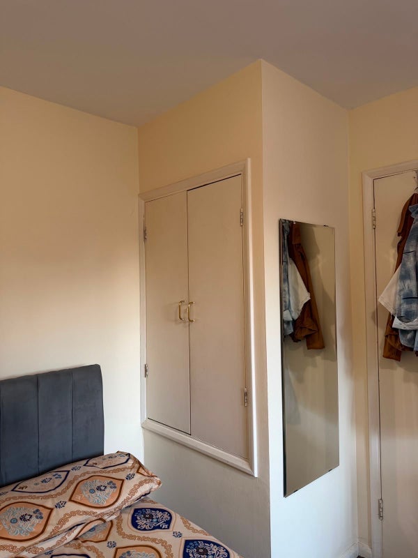 Room Swan Road in Greater London