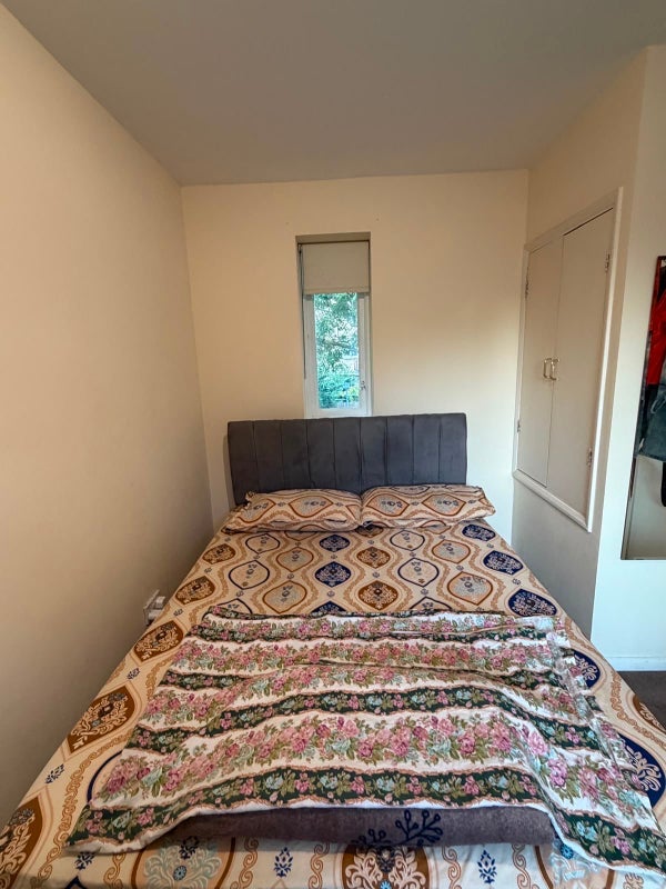 Room Swan Road in Greater London