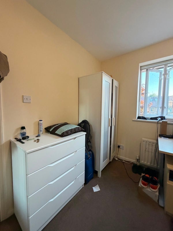 Room Swan Road in Greater London