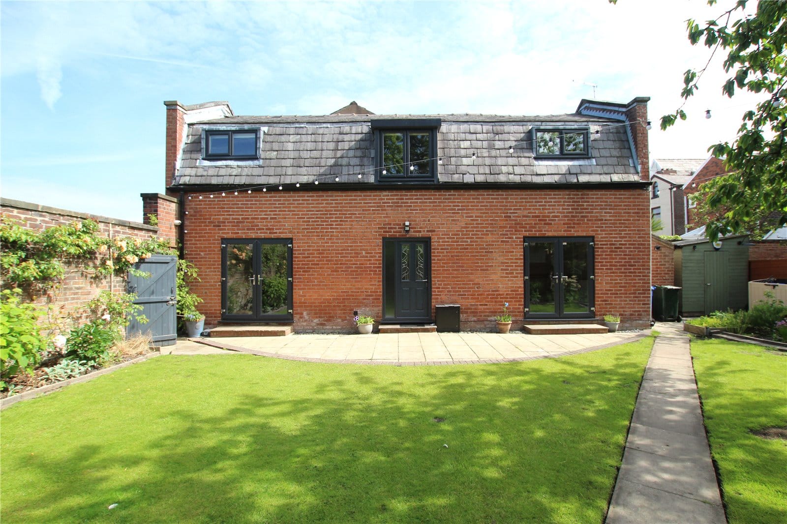 House Alexandra Street in Heywood