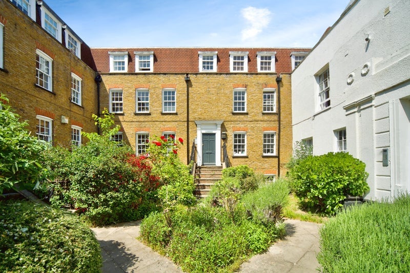 Room Mount Pleasant Crescent in Greater London