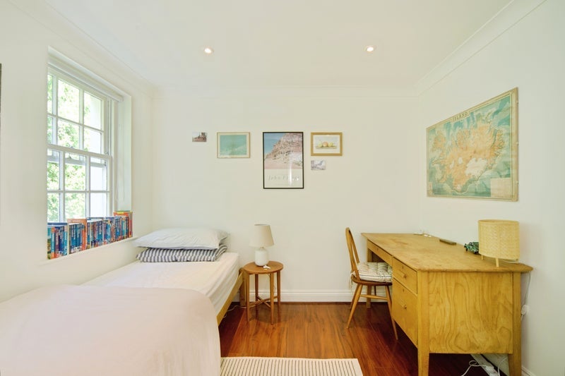 Room Mount Pleasant Crescent in Greater London