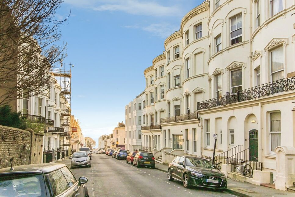 Flat Norfolk Terrace in Brighton