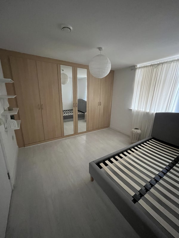 Room Resolution Way in Greater London