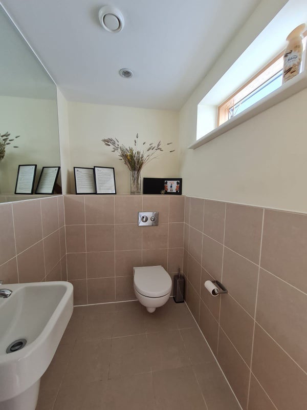Room Resolution Way in Greater London