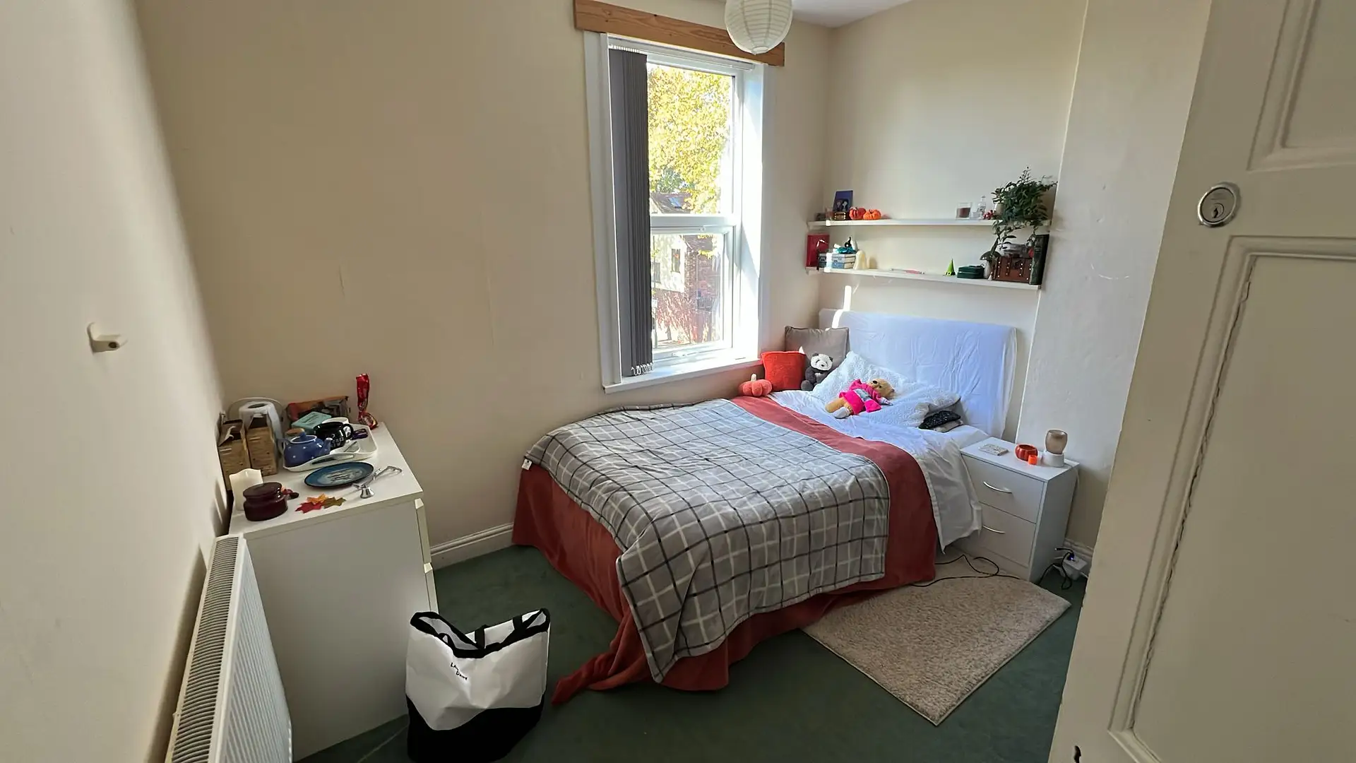 Flat Harlaxton Drive in Nottingham