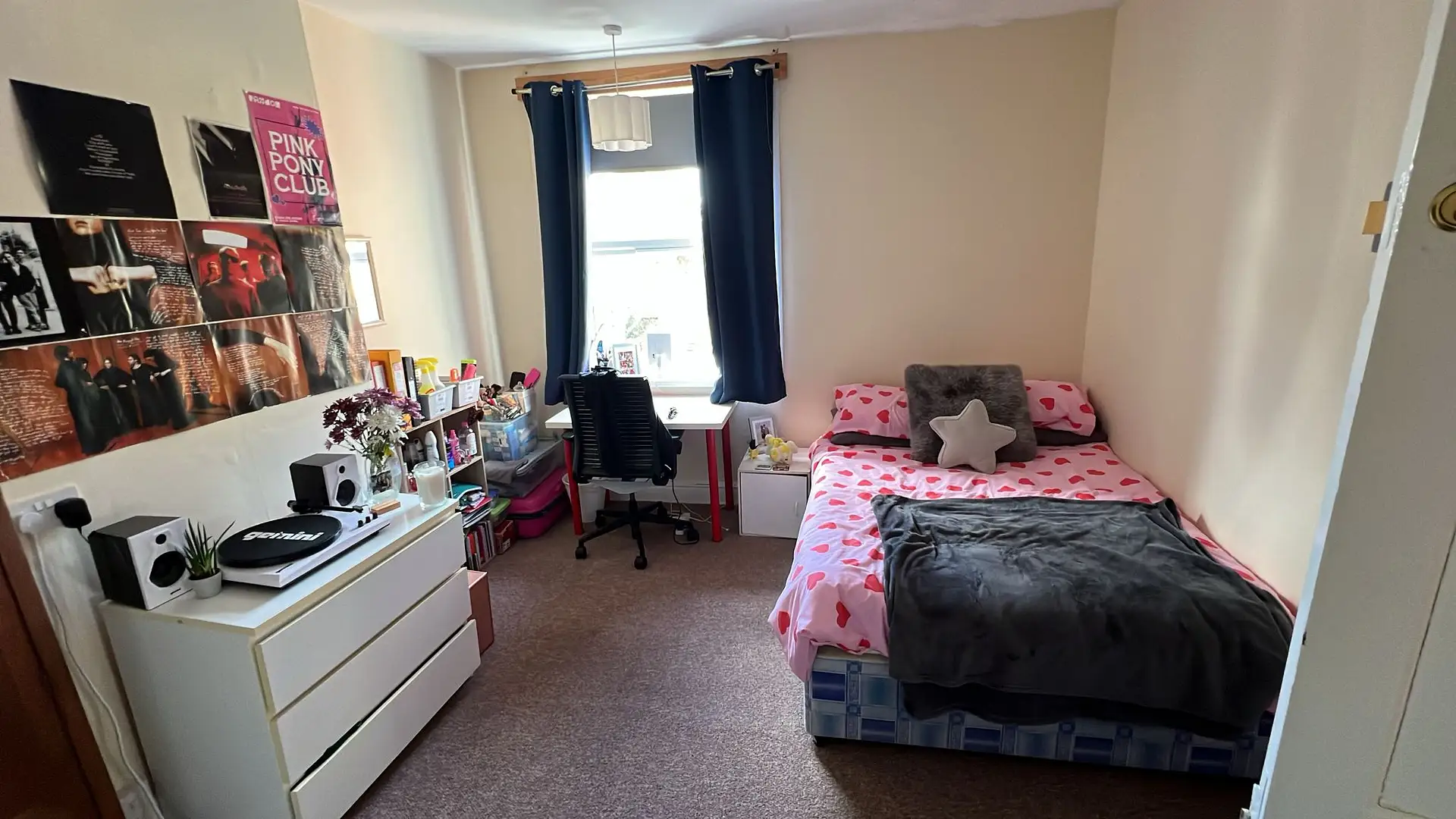 Flat Harlaxton Drive in Nottingham