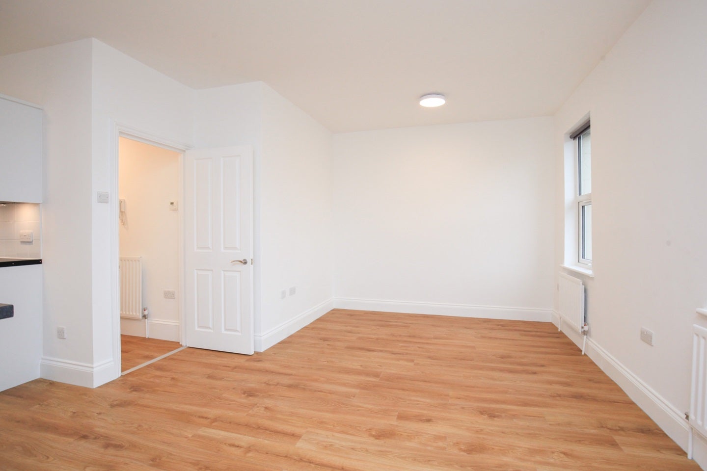 Flat Ellis Close in Greater London