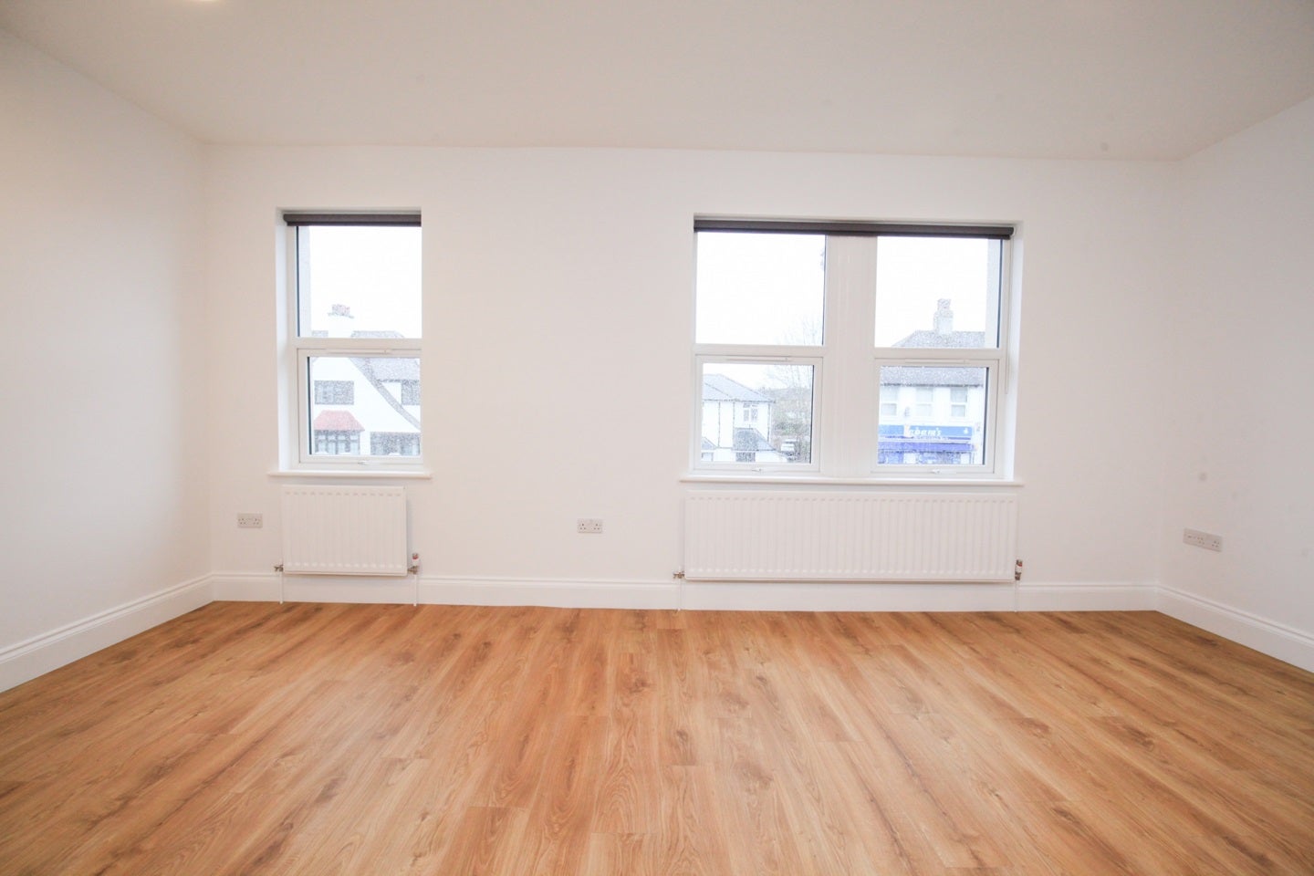 Flat Ellis Close in Greater London