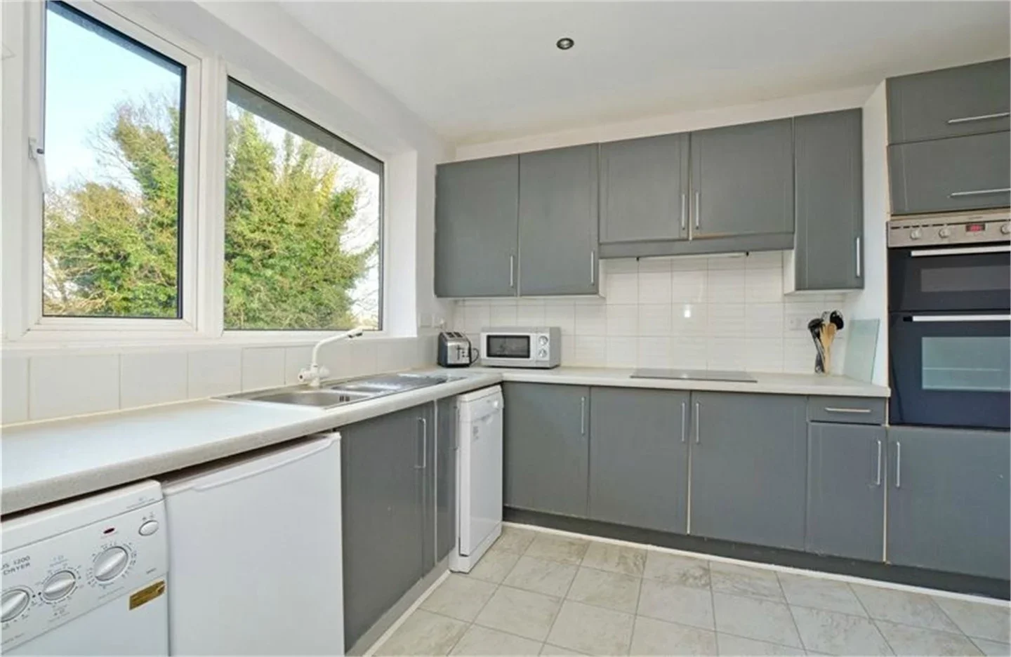 Flat Westcombe Park Road in Greater London