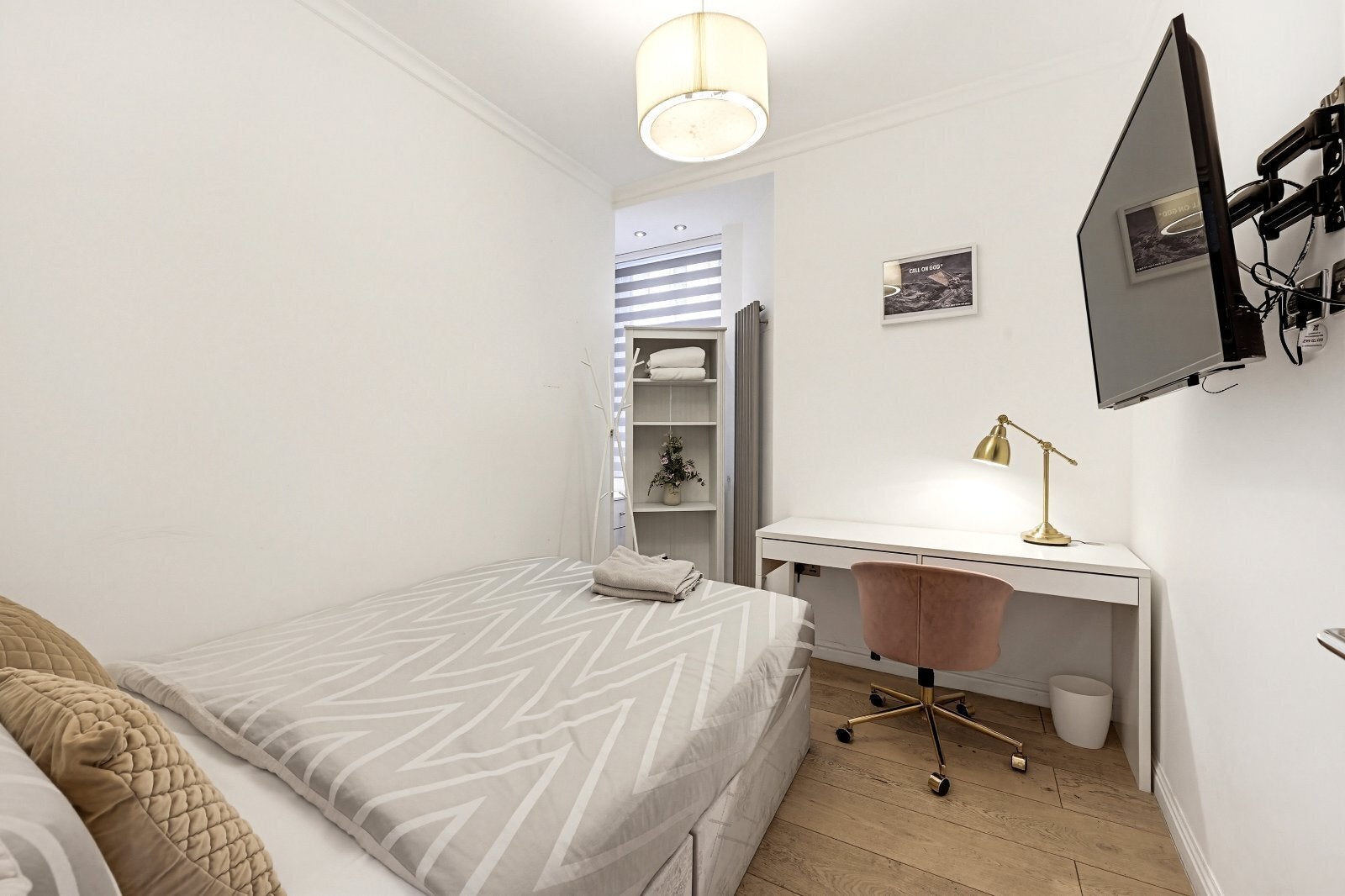 Flat Ashburnham Road in Greater London