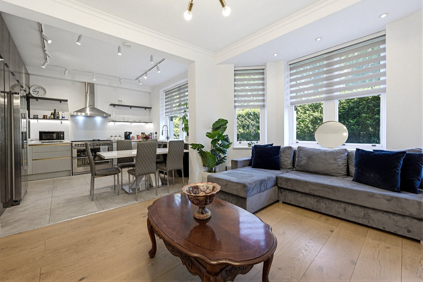 Flat Ashburnham Road in Greater London