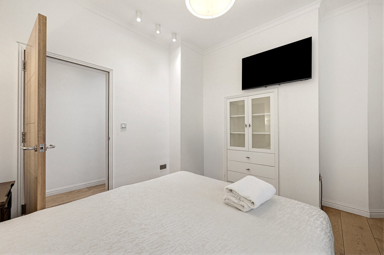 Flat Ashburnham Road in Greater London