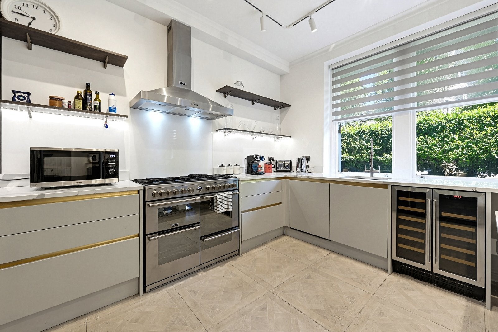 Flat Ashburnham Road in Greater London