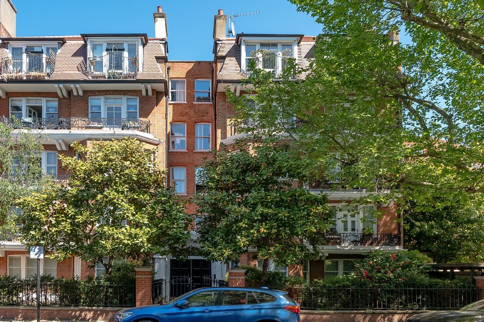 Flat Ashburnham Road in Greater London