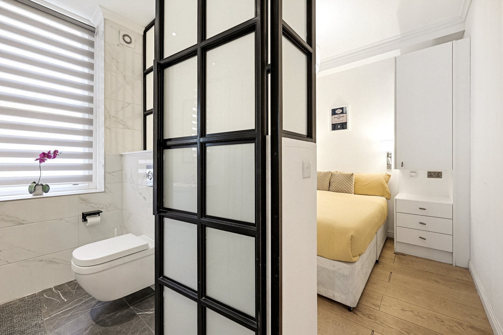 Flat Ashburnham Road in Greater London