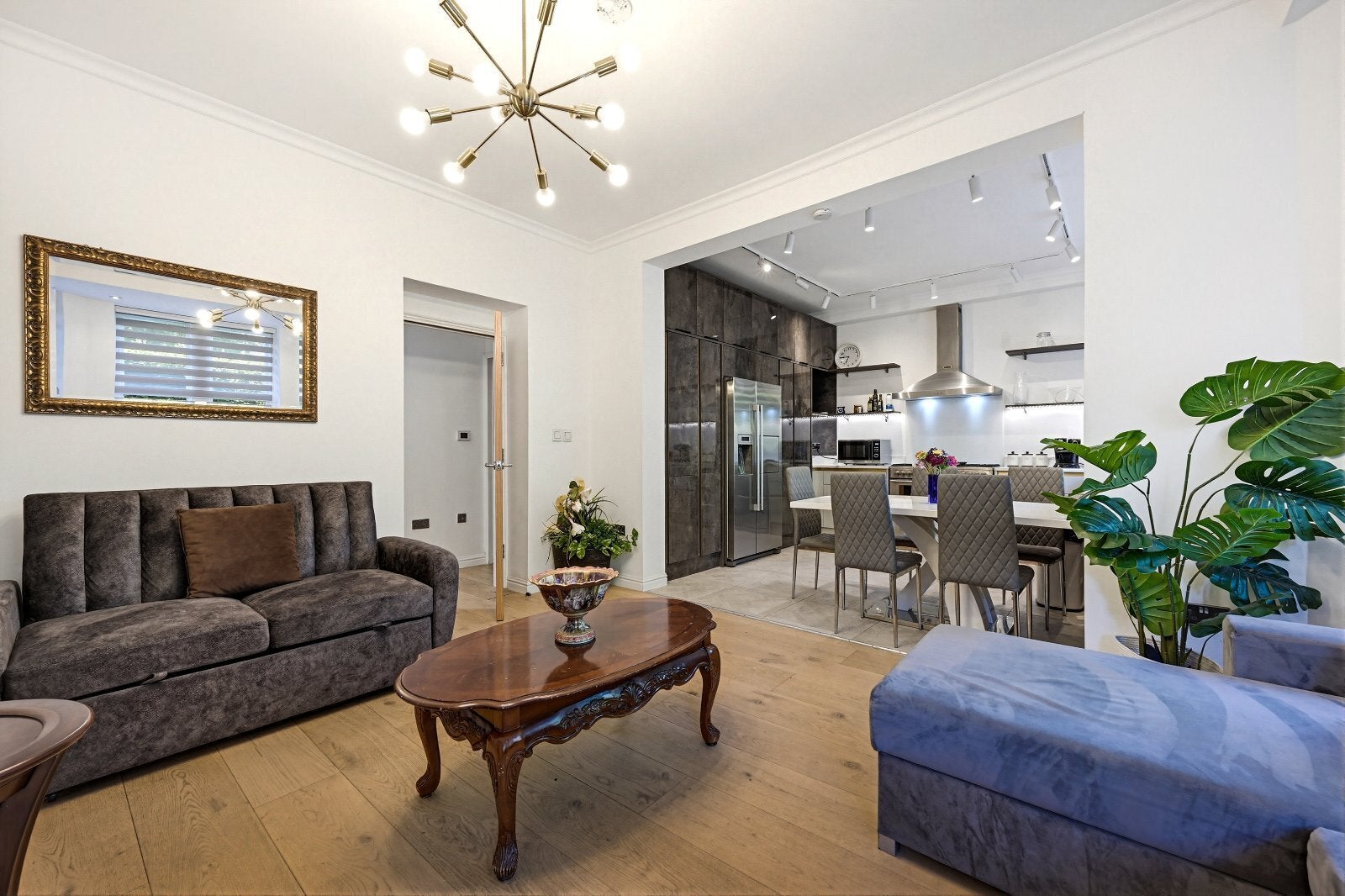 Flat Ashburnham Road in Greater London