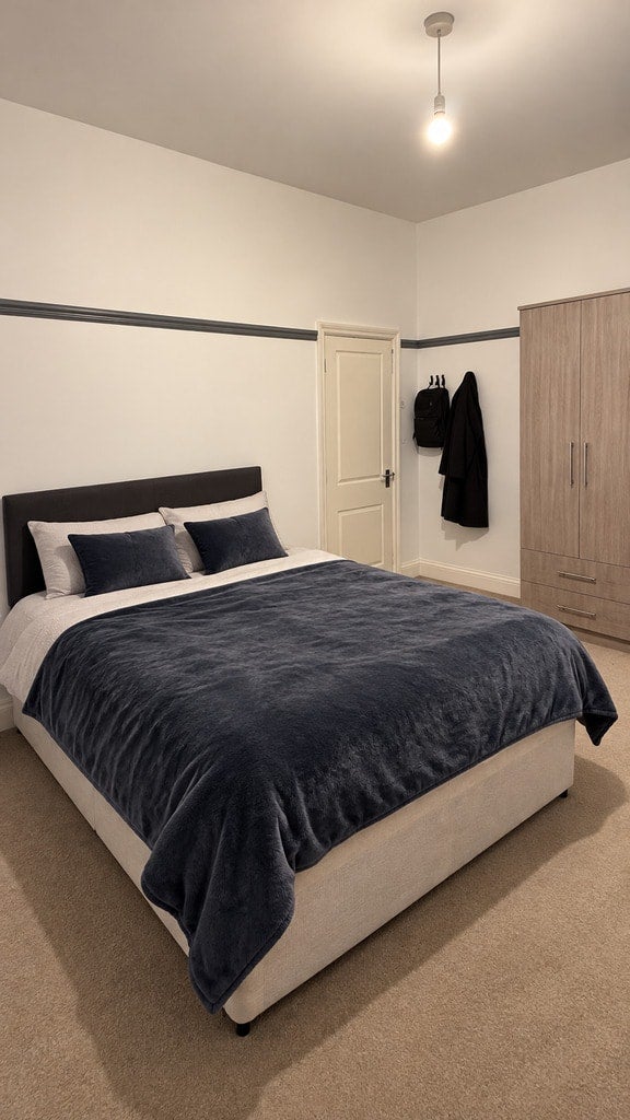 Room Cross Vale Road in Sunderland