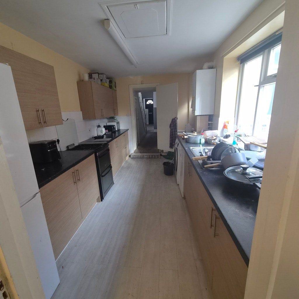 Room Cross Vale Road in Sunderland