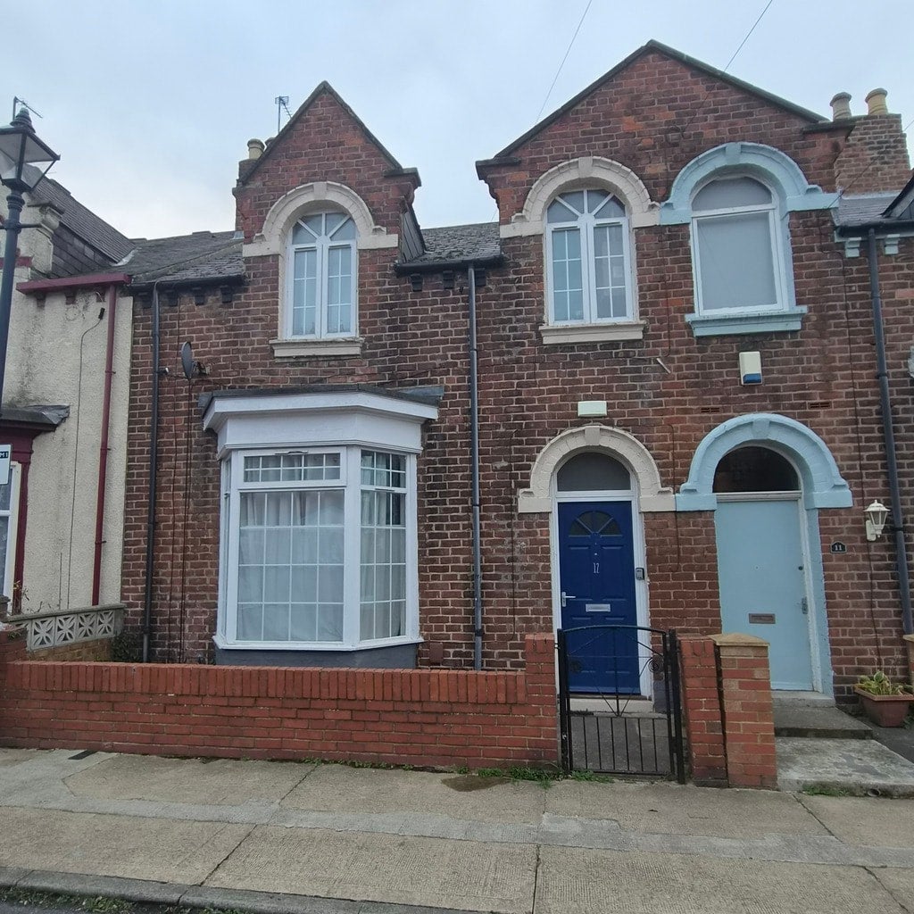 Room Cross Vale Road in Sunderland