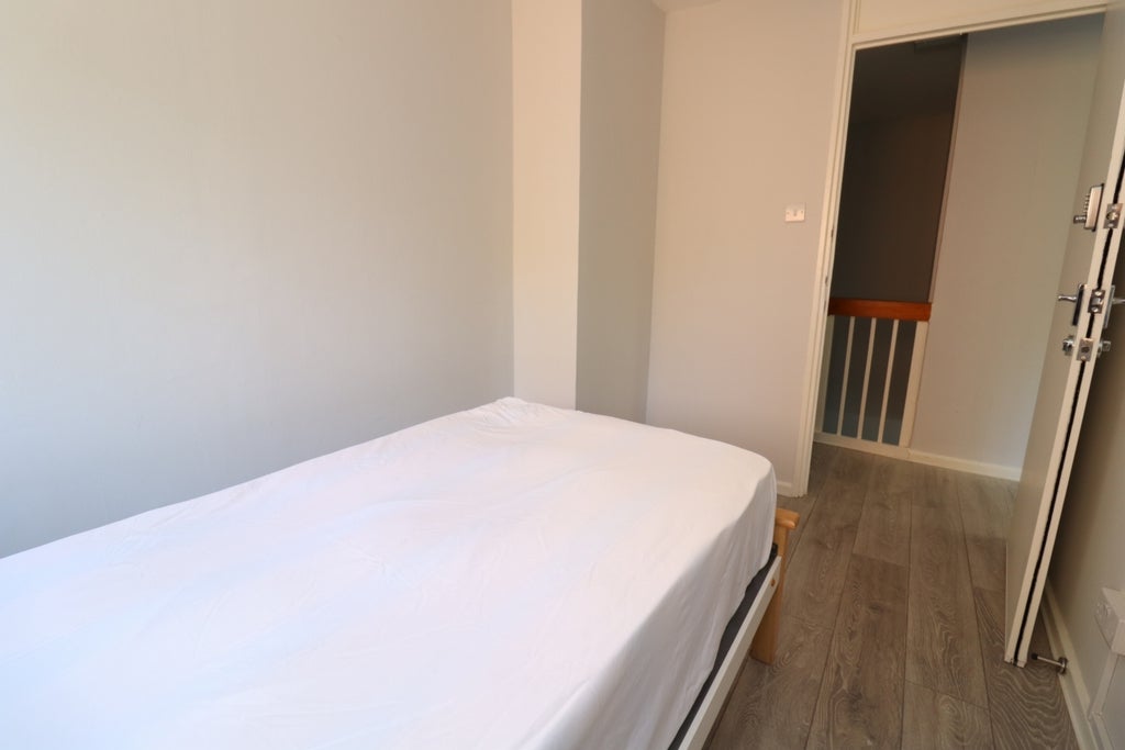Room Globe Road in Greater London