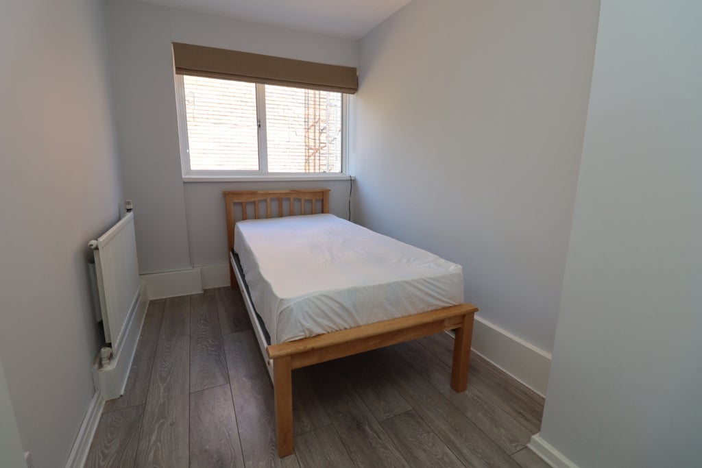 Room Globe Road in Greater London